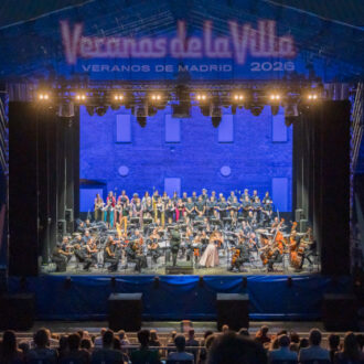 Imagen del concierto de zarzuela celebrado anoche en el patio central de Conde Duque