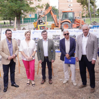 La vicealcaldesa de Madrid, Inma Sanz, visita las obras de la Colonia Urpisa, en el marco del Plan Regenera Madrid