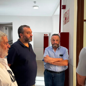 El concejal Carlos Segura visita el campamento urbano del CEIP Antonio Moreno Rosales
