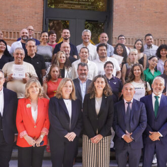 La vicealcaldesa, Inma Sanz, acompañada por la delegada, Engracia Hidalgo, en la clausura de los programas de formación de la Cátedra de Gastronomía, Innovación y Sostenibilidad Culinarias