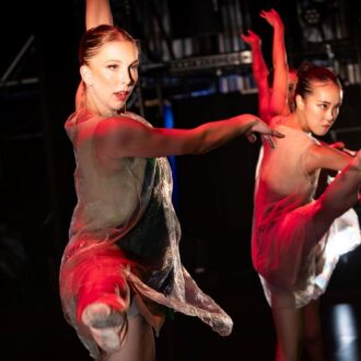 Dos bailarinas del London City Ballet