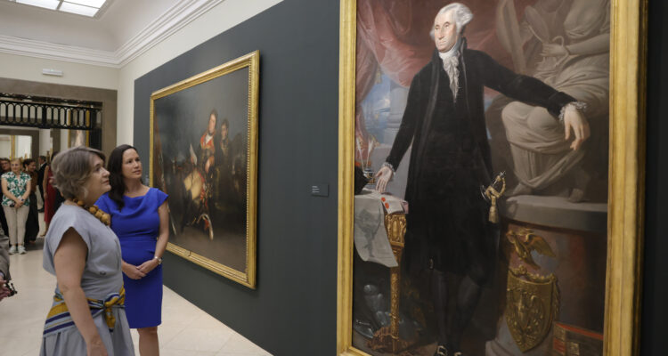 La delegada de Cultura, Turismo y Deporte, Marta Rivera de la Cruz, participa en la presentación del nuevo espacio de la Real Academia de Bellas Artes de San Fernando que acogerá un retrato de George Washington