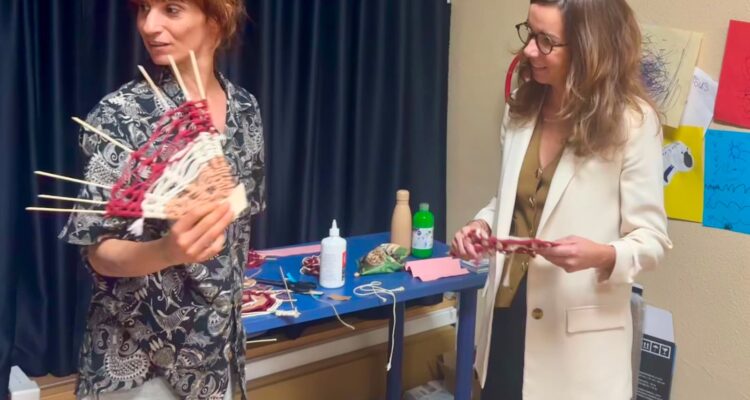 La concejala Paula Gómez-Angulo en su visita al Centro Sociocultural Tetuán