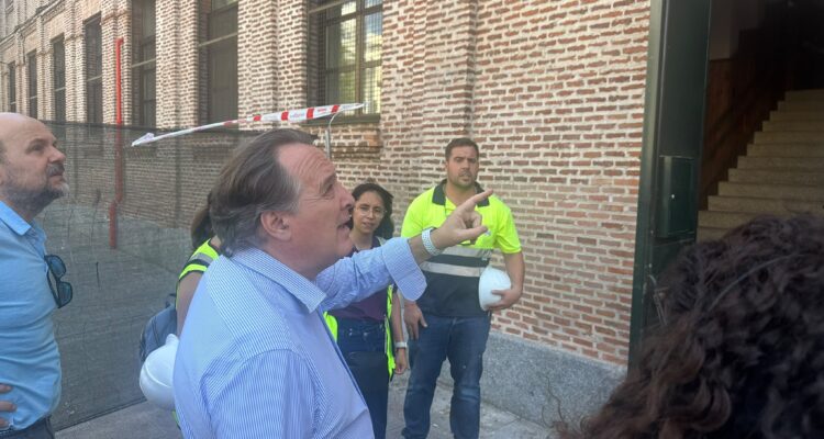 González Taboada visita los trabajos del CEIP Cervantes