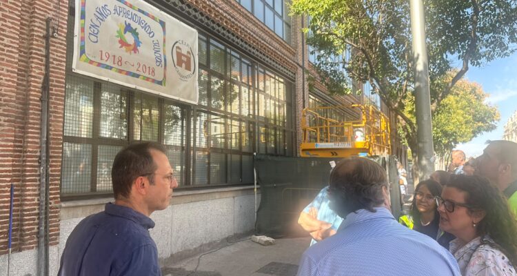 González Taboada visita los trabajos del CEIP Cervantes