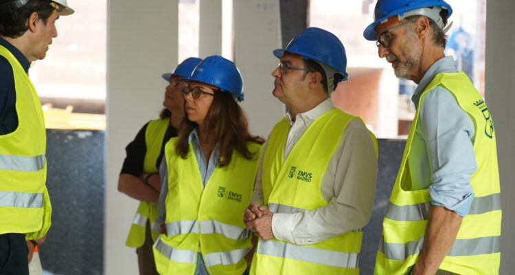 Gómez-Angulo y González en momento visita promoción Paseo de la Dirección 3