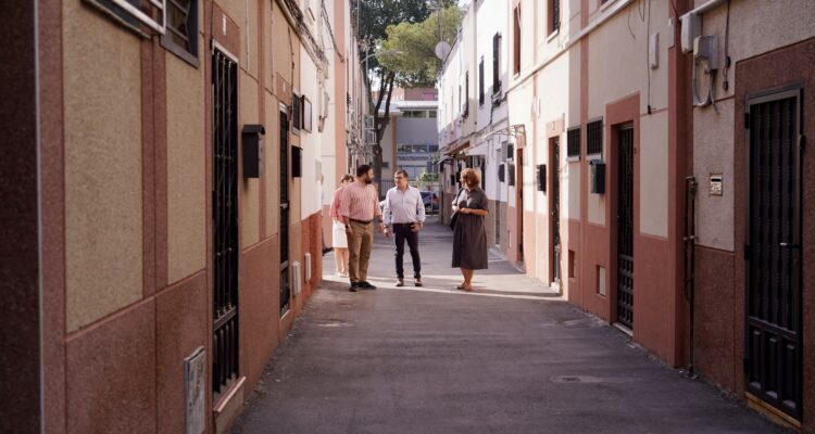 González y Niño en momento de la visita a la Entrevías-Vedra, incluida en el Plan Regenera Madrid