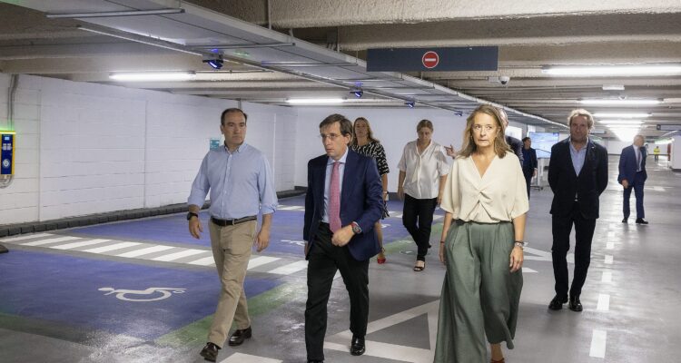 Momento visita al hub de movilidad de Velázquez