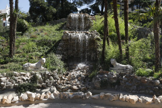 Montaña de los gatos en el parque de El Retiro
