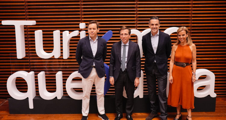 Almeida presenta la iniciativa ‘Turismo que Suma’