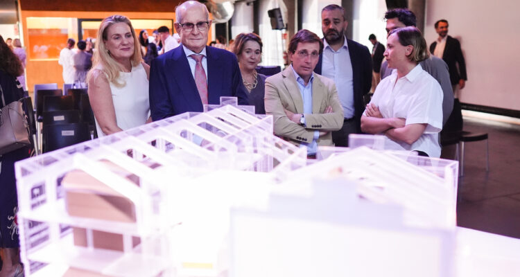 El alcalde de Madrid, José Luis Martínez-Almeida, presenta el proyecto de remodelación de Serrería Belga para albergar la Colección Pérez Simón