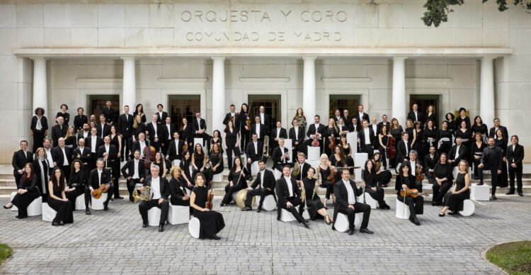 Foto de conjunto de los miembros de la Orquesta y Coro de la Comunidad de Madrid