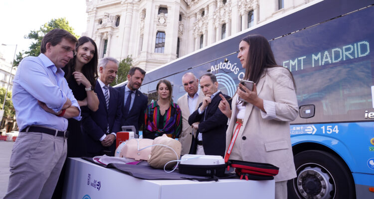 Presentación equipos 'Autobús cardioprotegido'