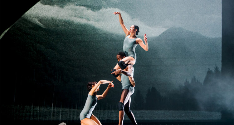 Imagen de 'Last and First Men', de la compañía Neon Dance. ©Miles Hart Photography