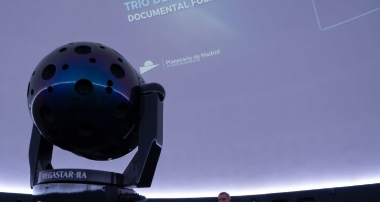 Presentación en el Planetario de Madrid de la película inmersiva Trío de eclipses