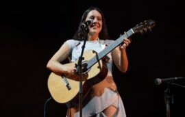 Valeria Castro durante el concierto sorpresa de Veranos de la Villa