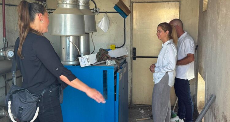 Álvarez durante la visita a las obras del Centro de Servicios Sociales Luis Vives de Ciudad Lineal