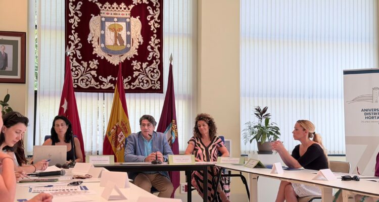 El concejal de Hortaleza, David Pérez, ha presentado hoy el plan de actuaciones de conservación, mejora y mantenimiento de 13 colegios públicos