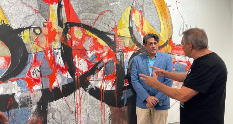 El concejal del distrito, David Pérez, ha participado en la inauguración de esta muestra que puede visitarse hasta el 28 de agosto