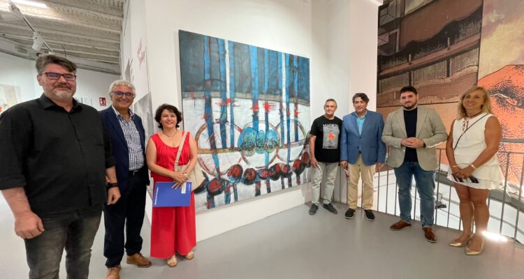 El concejal del distrito, David Pérez, ha participado en la inauguración de esta muestra que puede visitarse hasta el 28 de agosto