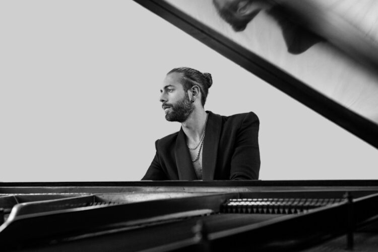 El compositor Andrés Barrios