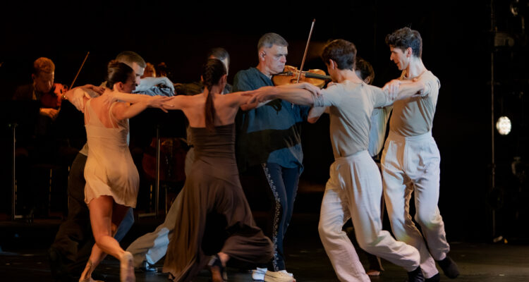Concertdanza, en patio central de Conde Duque