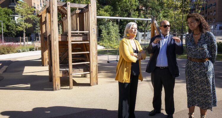 García Romero y Navarro visitan la nueva zona verde de la Subestación Melancólicos