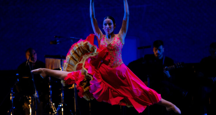 Concertdanza, en patio central de Conde Duque