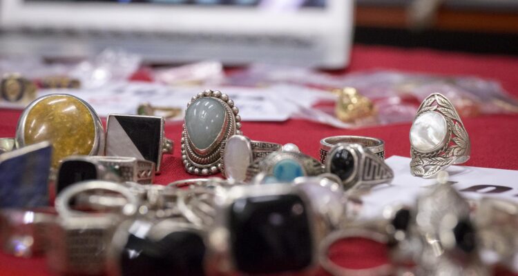 Anillos de Oficina de Objetos Perdidos municipal