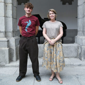 La delegada de Cultura, Turismo y Deporte, Marta Rivera de la Cruz, asiste al ensayo de 'Donny’s Black Shoes'