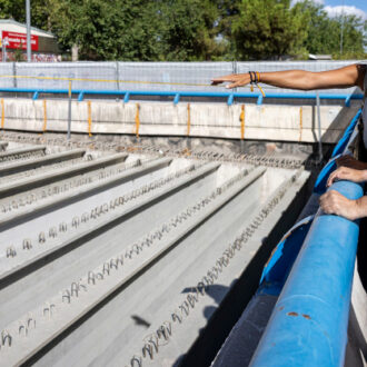El delegado de Urbanismo, Medio Ambiente y Movilidad, Borja Carabante, visita la A-5 tras la finalización de los trabajos ejecutados en agosto para avanzar en la futura conexión del nuevo túnel de la autovía