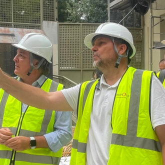 Jaime González Taboada visita las obras de conservación y mantenimiento en el CEIP Fernando el Católico