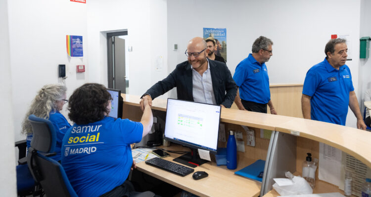 Fernández en momento de la visita