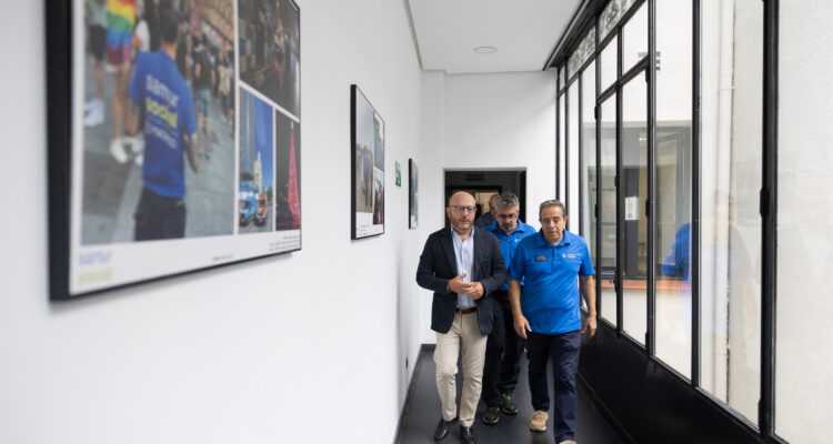 Fernández en momento de la visita a las instalaciones de SAMUR Social