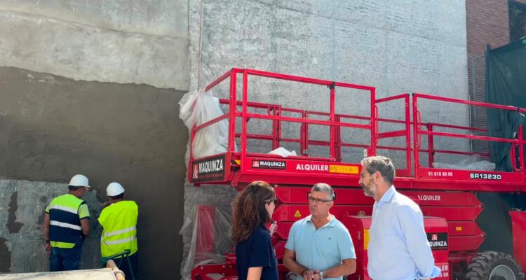 Paula Gómez-Angulo, en la visita a las obras de reparación y consolidación del Frontón Tudelillas
