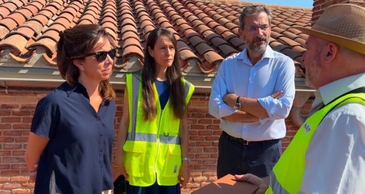 Paula Gómez-Angulo, en la visita a las obras de conservación del Colegio de Educación Infantil y Primaria Jaime Vera
