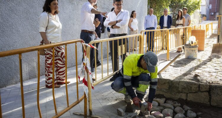 González visitando las obras del Poblado Dirigido de Fuencarral