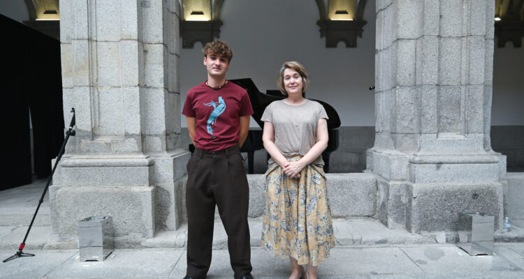 La delegada de Cultura, Turismo y Deporte, Marta Rivera de la Cruz, asiste al ensayo de 'Donny’s Black Shoes'