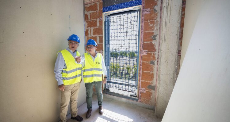 Momento de la visita a la promoción Vicálvaro La Catalana 4