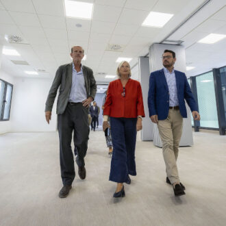 García Romero visita la nueva Casa Familias del Ensanche de Vallecas tras finalizar sus obras