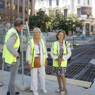 García Romero visita las obras de remodelación de la plaza de Jacinto Benavente y su entorno