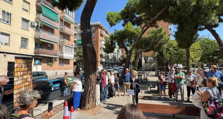 Álvarez, en el homenaje a las víctimas de los campos de concentración nazis en Ciudad Lineal