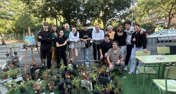 González Taboada asiste a la celebración del 'Parking Day' en el IES San Isidoro de Sevilla