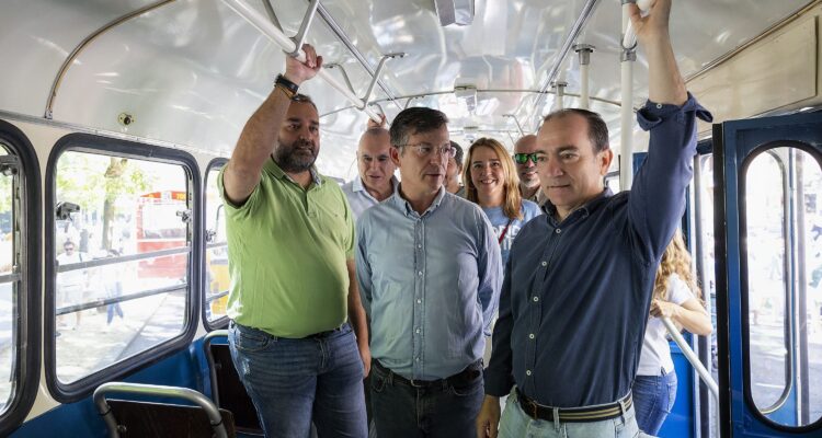 El delegado de Urbanismo, Medio Ambiente y Movilidad, Borja Carabante, con otros miembros del equipo de Gobierno en la Fiesta de la Movilidad