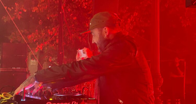 Dj Nano durante su actuación en el Chamberí Sound Fest