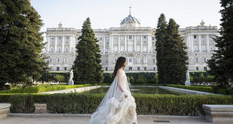Más de 40 modelos han lucido las propuestas creativas de 20 diseñadores en el desfile inaugural de la Semana de la Moda de Madrid