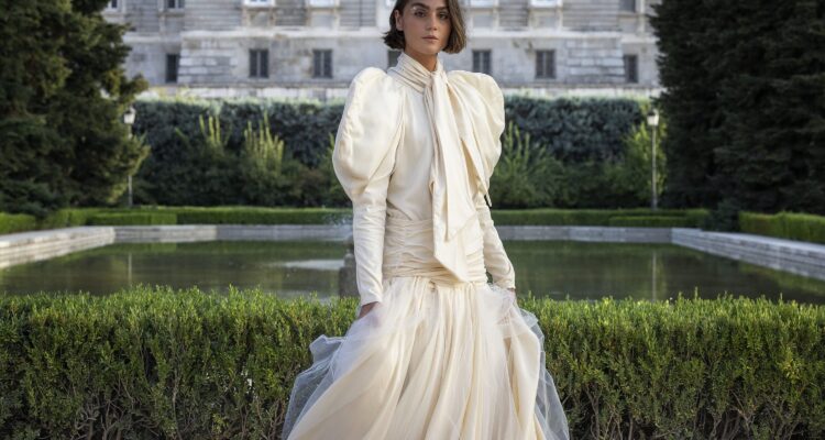 Desfile inaugural en los jardines de Sabatini