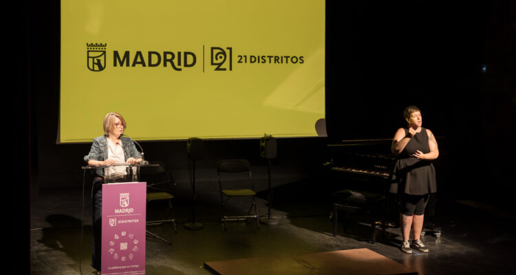 La delegada de Cultura, Turismo y Deporte, Marta Rivera de la Cruz, en la presentación de la programación de otoño de 21 DISTRITOS