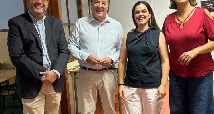 El concejal de Chamberí, Jaime González Taboada, en las obras del CEIP San Cristóbal