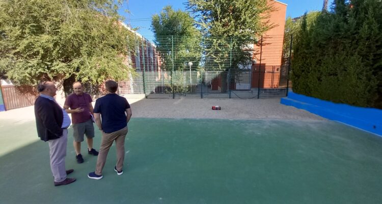 Pezuela visita las obras de mantenimiento del CEIP Regimiento Inmemorial del Rey